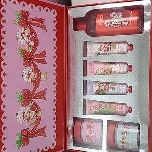 Strawberry Shortcake Holiday Bath Body Scrub & Lotion 7 Pc GIFT
